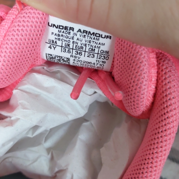 Under armour youth ga assert 8 shoes size 4y - Picture 7 of 8